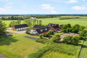an aerial view of a large house with a field at Hawbakkens 3 Skønne Ferieboliger in Hjørring