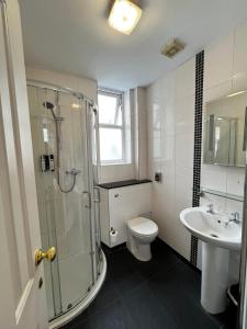 a bathroom with a shower and a toilet and a sink at Castle Limes Hotel in Warwick +35 photos