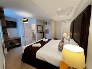 a bedroom with a large bed in a room at Castle Limes Hotel in Warwick