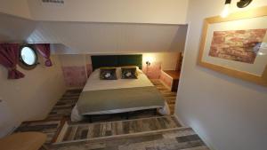 Letto o letti in una camera di Péniche Spa Le Makara - Avignon