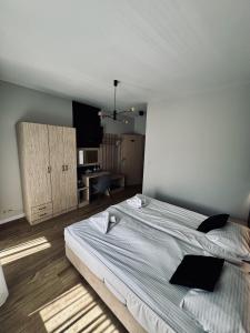 Posteľ alebo postele v izbe v ubytovaní Ośrodek Wczasowy Paradise + 32 fotografií