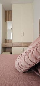 Postel nebo postele na pokoji v ubytování Value Living Apartment