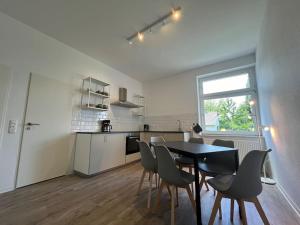 a kitchen and dining room with a table and chairs at Small Sally in Gladbeck