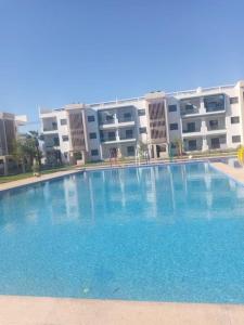Bassenget på eller i nærheten av appartement moderne vue piscine