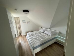 Postel nebo postele na pokoji v ubytování Ferienwohnung Anker6 im Ferien-Resort Rügen + 12 fotografií