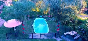 an overhead view of a swimming pool in a backyard at Cabañas la calma in Concordia