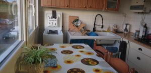 a kitchen with a table with flowers on it at Le Skyline - 3 Chambres Indépendantes, lits doubles in Nantes