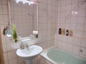 Ένα μπάνιο στο Apartment DOM III - Erfurt Domplatz +23 φωτογραφίες