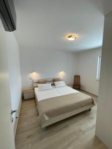 Postel nebo postele na pokoji v ubytování Apartmani Nada