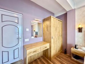 Koupelna v ubytování Yepplo Service Apartments - DARJEELING - 4BHK with Private Kitchen - 24hrs Caretaker & Power Backup + 69 fotografií