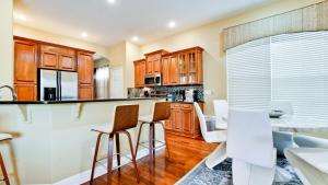 Fotografie z fotogalerie ubytování Serenity & Luxury: Waterfront Oasis w Private Pool v destinaci Bradenton