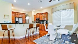 Fotografie z fotogalerie ubytování Serenity & Luxury: Waterfront Oasis w Private Pool v destinaci Bradenton