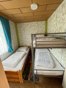 two bunk beds in a room with a wall at Ferien-Bungalow im Seebad UeckermündeOT Bellin in Ueckermünde