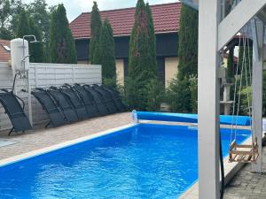 Bazén v ubytovaní TópART Apartman C alebo v jeho blízkosti