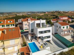 Πισίνα στο ή κοντά στο Silver Coast Beach Villa