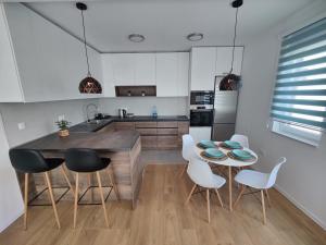 Kuchyň nebo kuchyňský kout v ubytování Sunflower Apartments