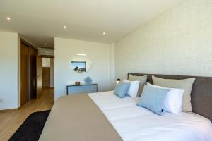 Ένα ή περισσότερα κρεβάτια σε δωμάτιο στο Silver Coast Beach Villa