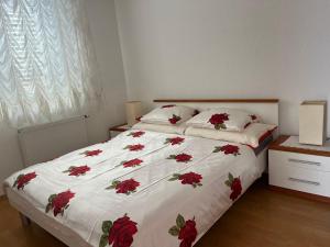 Postel nebo postele na pokoji v ubytování Apartments Villa Slavica