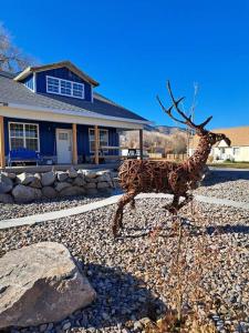 a statue of a giraffe in front of a house at Marysvale House by Bryce and Piute Trail in Marysvale