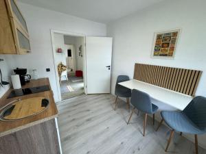 Η κουζίνα ή μικρή κουζίνα στο BOHO Apartment Vintage nähe Salzburg +12 φωτογραφίες