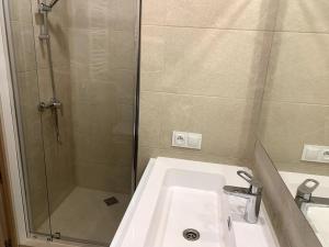 Koupelna v ubytování Piso luminoso en Villaviciosa + 15 fotografií