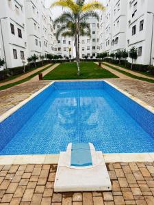 Kolam renang di atau dekat dengan Magnifique Appartement avec Piscine à Tamaris