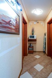 Televízia a/alebo spoločenská miestnosť v ubytovaní VILLA DORA - CENTRUM, BASEN 5m x 10m, Plac zabaw, Parking