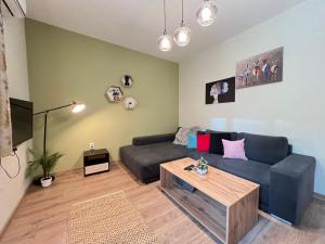 Posezení v ubytování Madrid 2BDR w Free Parking near Metro, Serdika Mall