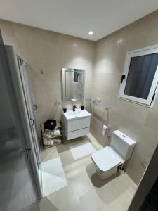 a bathroom with a white toilet and a sink at Appartement Familiale À M DIQ in M'diq
