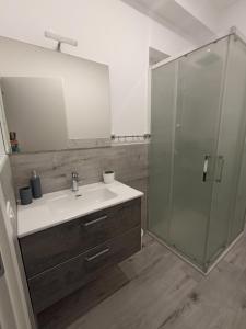 Bilik mandi di Casa LOVI