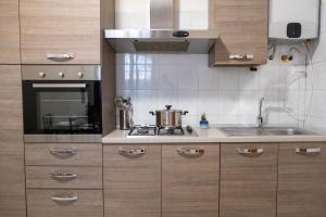 Кухня или мини-кухня в HUMANITAS-FORUM, Casa Accogliente con Parcheggi Gratis
 +5 фотографий