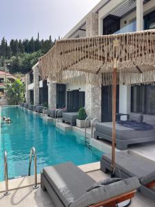 Basen w obiekcie LAN-GO SIVOTA Luxury Living lub w pobliżu
