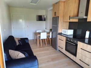 a kitchen and living room with a couch and a table at Apartamento Pose Baio in Bayo Grande