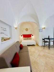 a living room with a couch and a bed at Casa Cassiopea Céglie Messapica in Ceglie Messapica