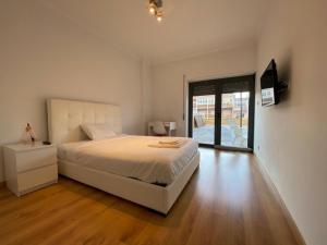 Galeriebild der Unterkunft Lisbon South Bay 3 Bedroom Apartment with Sunny Terrace in Almada