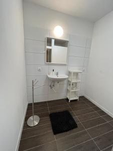 a bathroom with a sink and a mirror at Große Zimmer für 3 Personen -Fernseher, Kühlschrank in Meine +7 photos