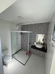 Ένα μπάνιο στο Casa Shabat Shalom, em Casimiro +22 φωτογραφίες