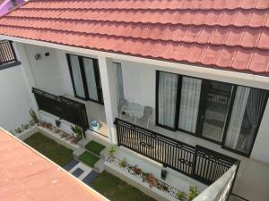 Villa galunggung rooftop Tasikmalaya的阳台或露台