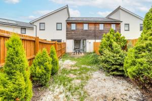Κήπος έξω από το Modern, spacious house near town