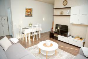 a living room with a couch and a table at Casa di Besarb in Shkodër