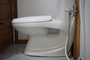 Bagno di CosyBe Villas