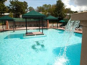 Piscina a French Quarter Resort o a prop