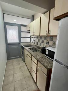 Η κουζίνα ή μικρή κουζίνα στο Departamento céntrico en Neuquén