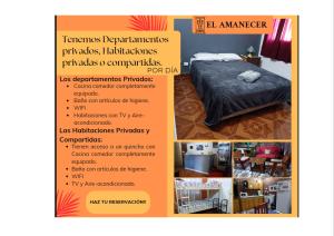 Ein Flyer für ein Schlafzimmer mit einem Bett in einem Zimmer in der Unterkunft Hostel el Amanecer in Puerto Iguazú