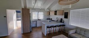 Dapur atau dapur kecil di The Lake Haus +11 gambar