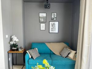 Loft-ciné-wifi 4 pers的休息区