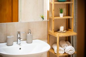 a bathroom with a sink and a mirror and towels at Tramonto D'oro in Gallipoli +13 photos