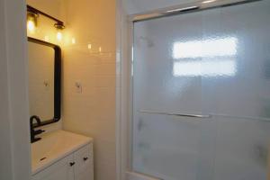 Ένα μπάνιο στο Woodland Hideaway! Relaxing Waterfront Sleeps 10 +17 φωτογραφίες