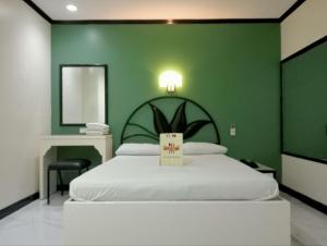Postel nebo postele na pokoji v ubytování Halina Drive in Hotel-Sta Mesa + 6 fotografií