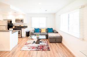 a living room with a couch and a table at Sleek 1-Bedroom Apartment with AC & gated Parking space in Los Angeles +11 photos